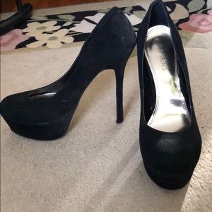 Black Pumps